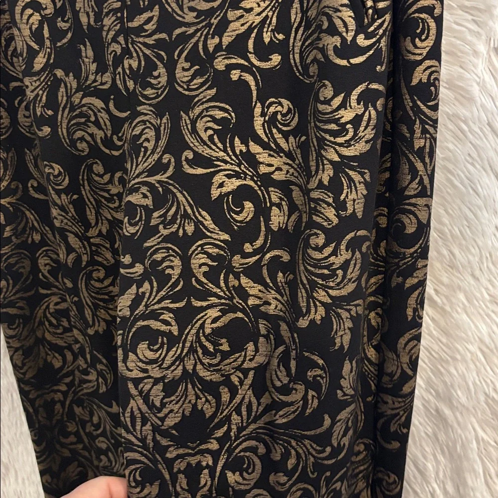 Chico's Elegant Black and Gold Pull on Trousers Size 8 - Picture 3 of 4